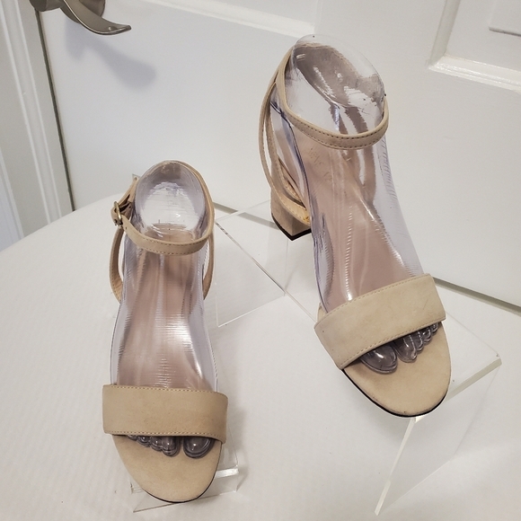 Nine West Light Beige Strappy Sandals Size 6.5 - Picture 1 of 14